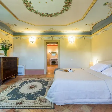 Sleeps 4 Villa Siena