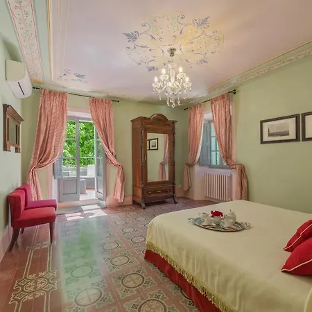 Villa Sleeps 4 *