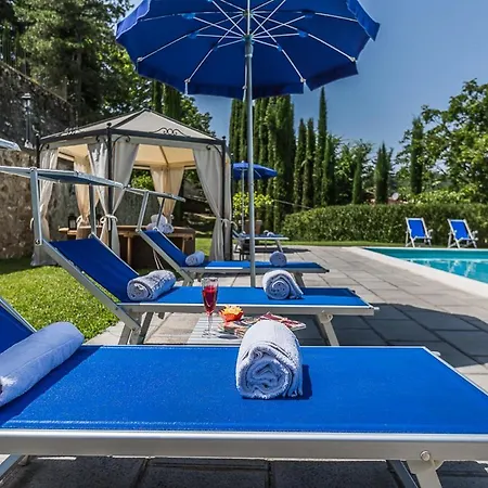 Villa Sleeps 4 *