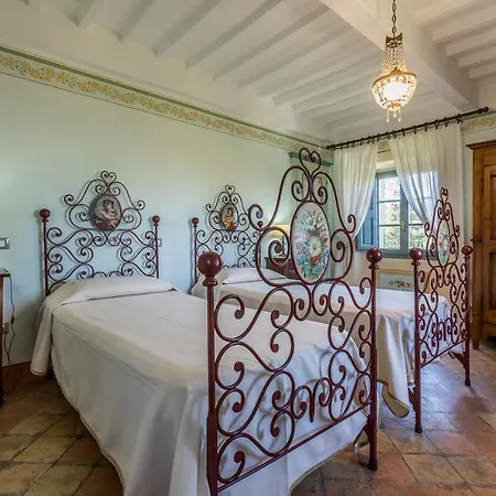 Sleeps 4 Villa Siena